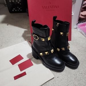 Valentino Garavani Black Leather Rockstud Ankle Boots